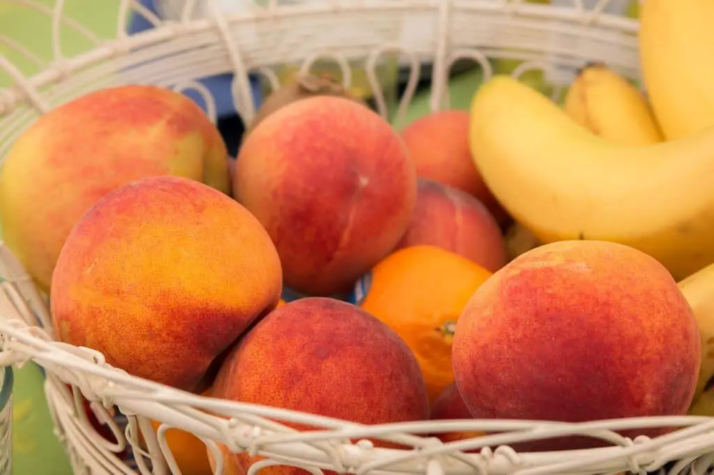 peaches, fruit, fruit basket-825564.jpg